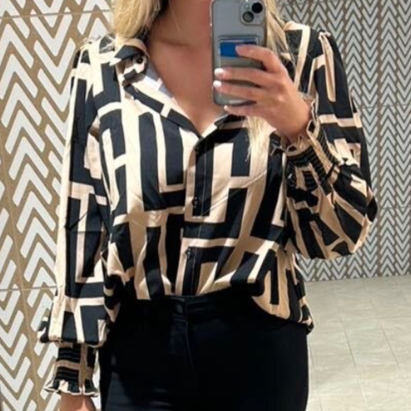 Classic Print Button Down Loose Fit Bishop Sleeve Blouse - Picture 5 of 7